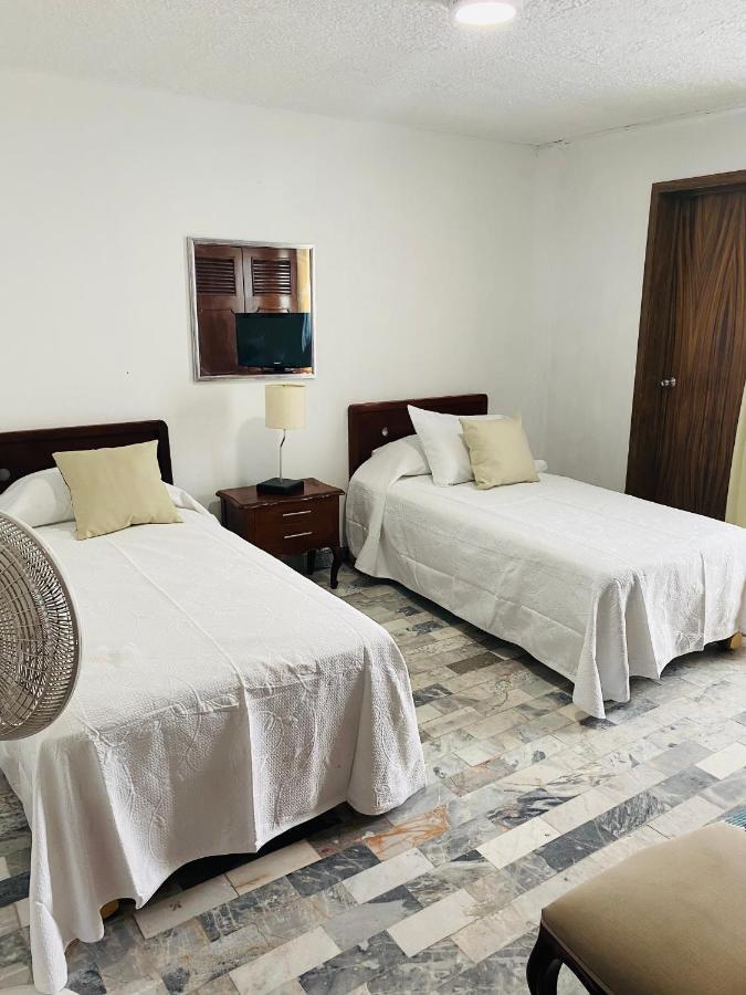 Hostal Guadalajara Cosmopolitan Providencia Buitenkant foto